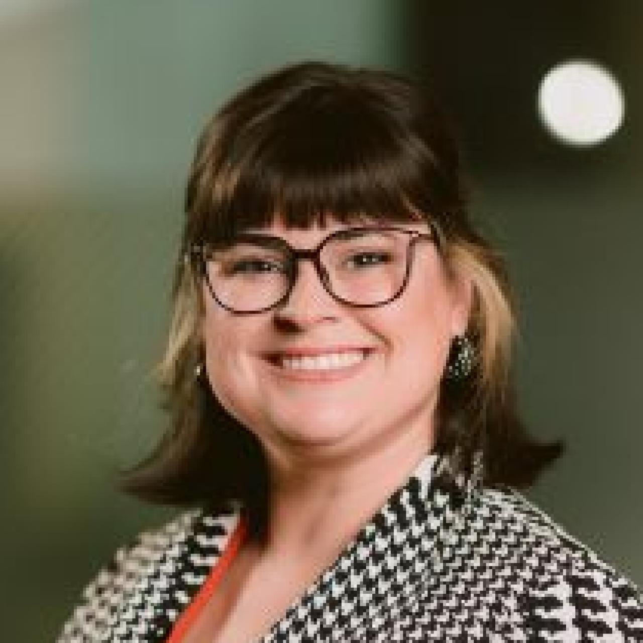 mandy mallot headshot